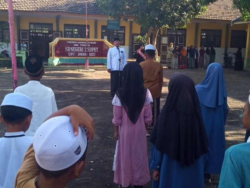Semangat Hari Santri Menggema di SDN 2 Sopet