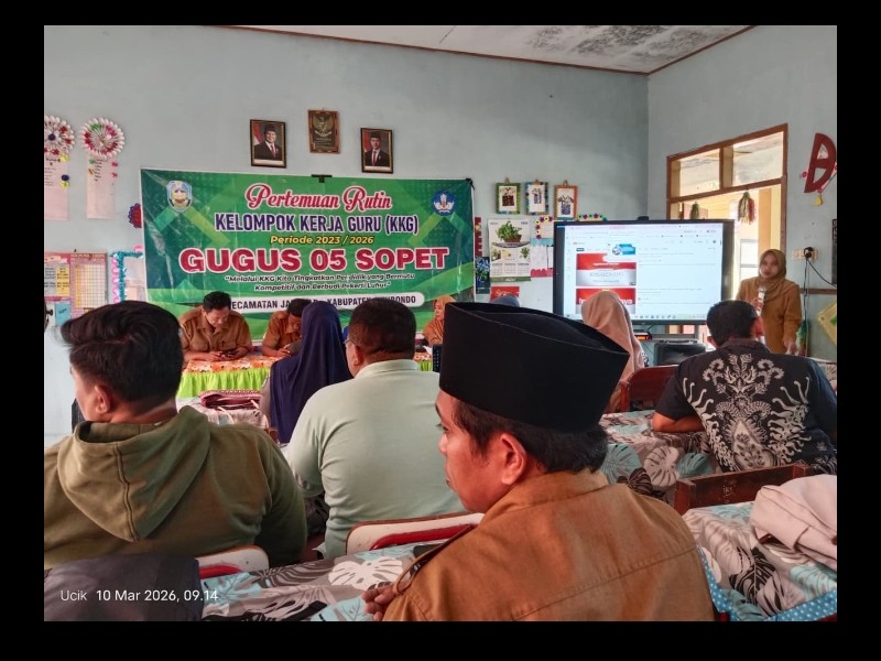 Sosialisasi Penggunaan Papan Interaktif Digital dan Rumah Pendidikan bagi Guru di Gugus V SDN 2 Sopet